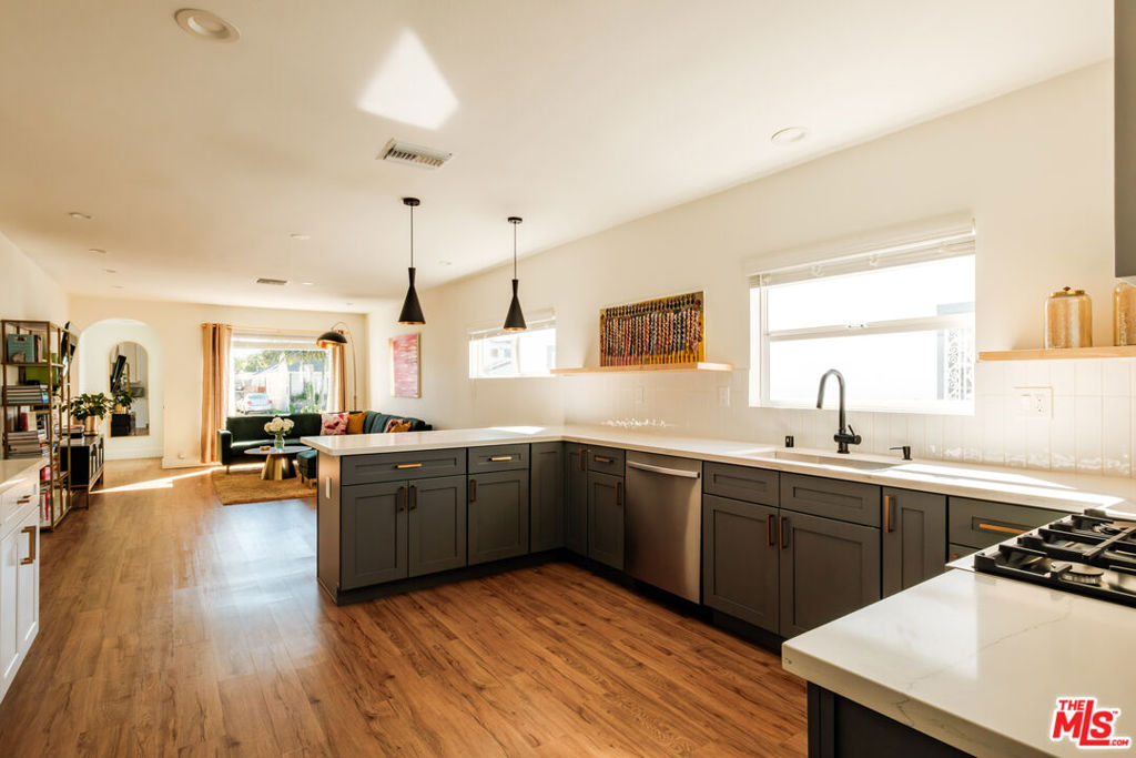 2331 S Cloverdale Avenue