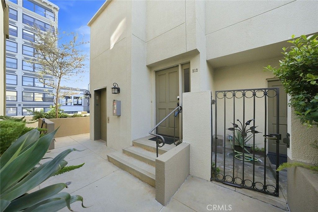 Photo of 80 N Raymond Avenue #212, Pasadena, CA 91103 (MLS # CV25247509)