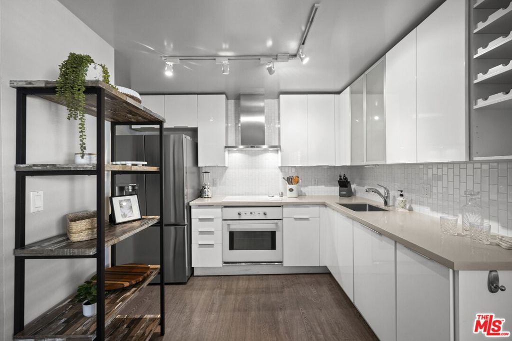 Photo of 970 Palm Avenue #218, West Hollywood, CA 90069 (MLS # 25614873)