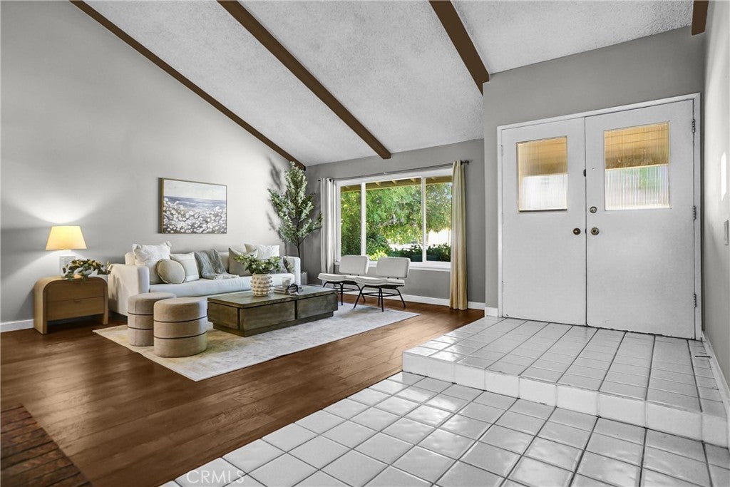 25136 Avenida Rondel