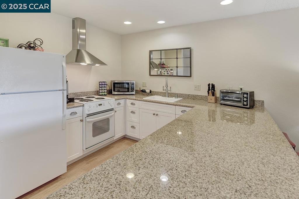 ROSSMOOR - Residential