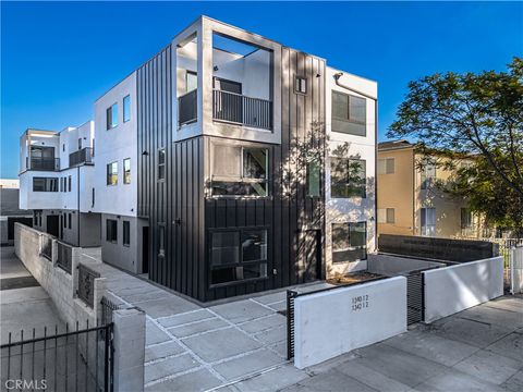 Photo of 1342 Kingsley Dr #2, Los Angeles, CA 90027 (MLS # MB26008339)