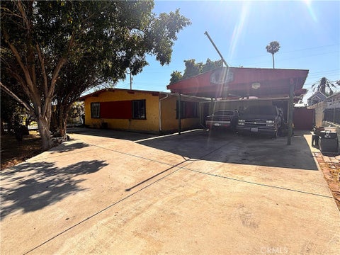 Photo of 5703 N Rockvale AVE, Azusa, CA 91702 (MLS # CV26096911)