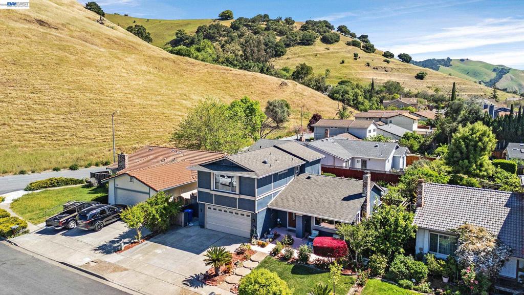 77 Barnes Ln Ln, Fremont CA 94536