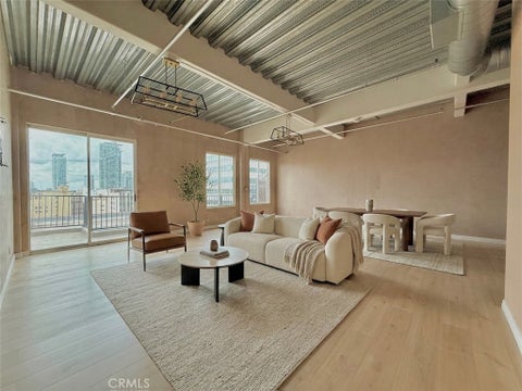 Photo of 312 W 5th Street #1205, Los Angeles, CA 90013 (MLS # SR26196648)