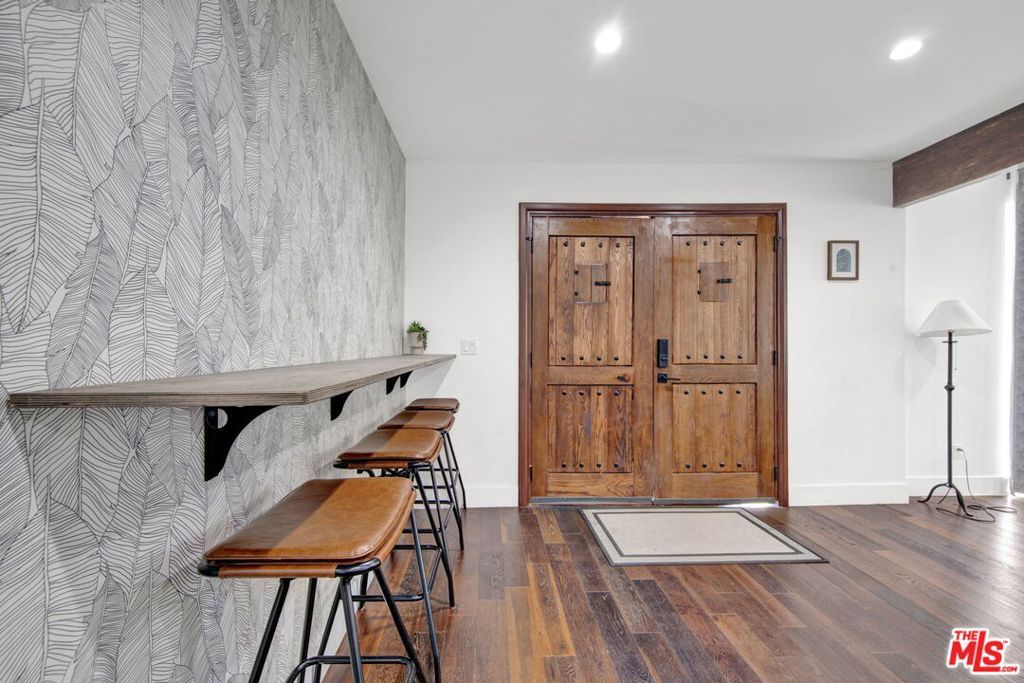 Photo of 1607 W 85th Street, Los Angeles, CA 90047 (MLS # 26670527)