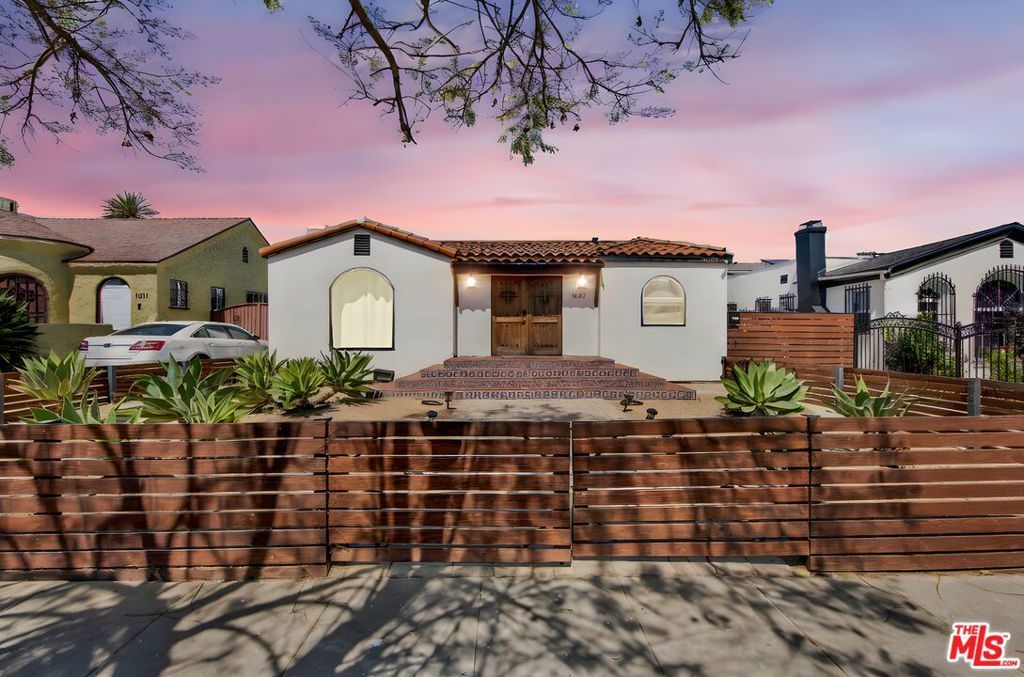 Photo of 1607 W 85th Street, Los Angeles, CA 90047 (MLS # 26670527)