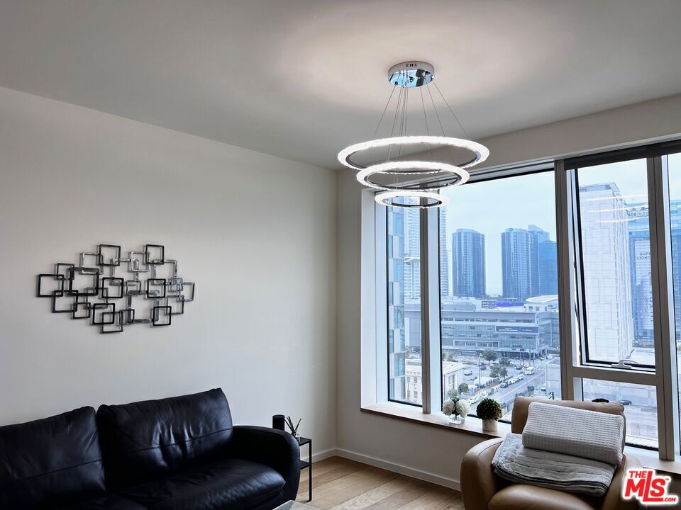 889 Francisco Street 1001