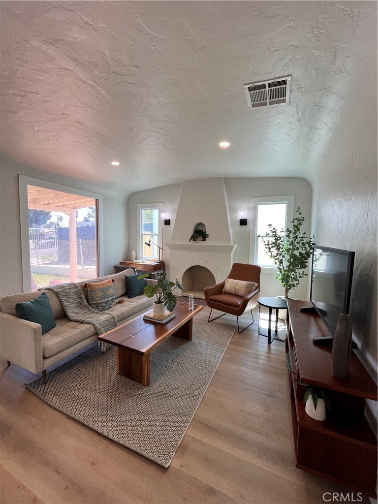 5369 Oakland