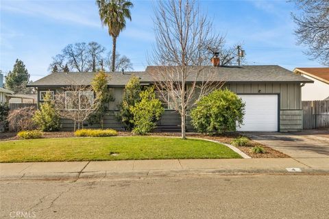 Photo of 4 Lakewood Way, Chico, CA 95926 (MLS # SN26034601)