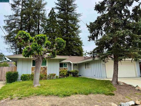 Photo of 4830 Tahoe Circle Cir, Martinez, CA 94553 (MLS # 41129515)