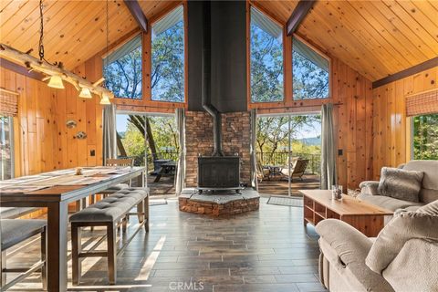 Photo of 1159 Yellowstone Dr, Lake Arrowhead, CA 92352 (MLS # IG25229809)