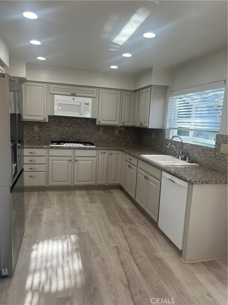 Oak Park (867) - Residential Lease