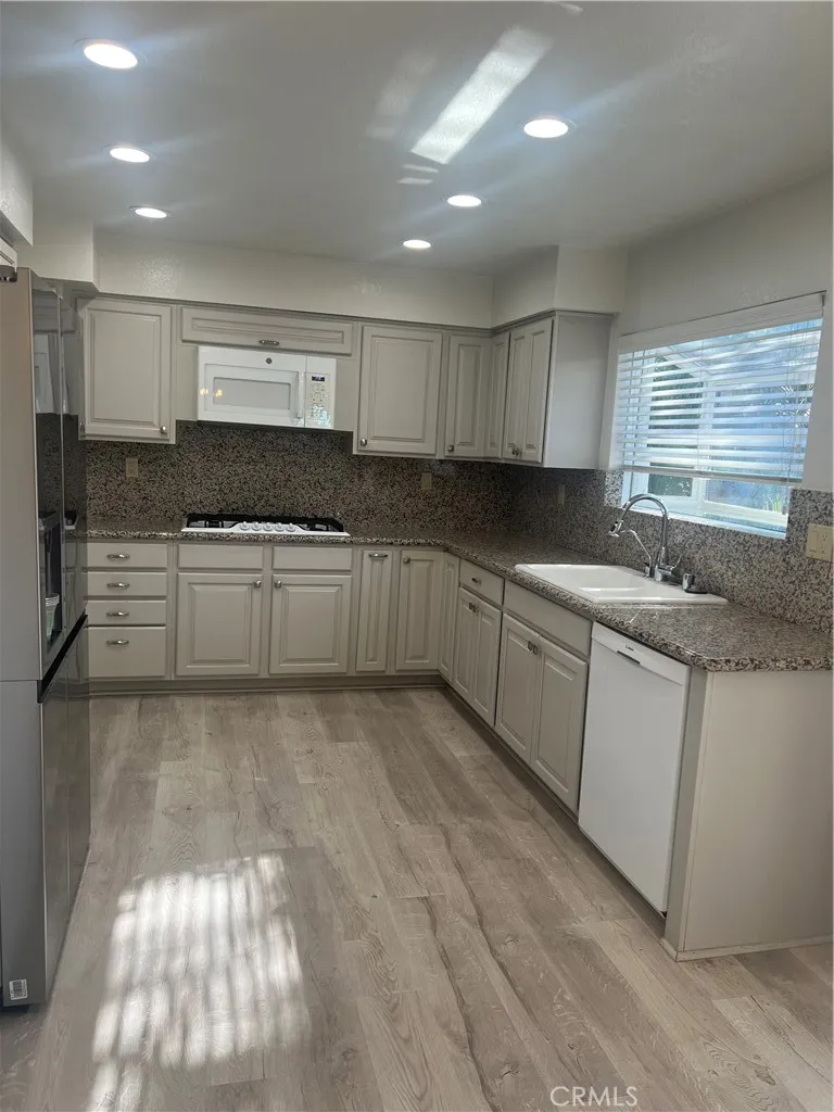 Oak Park, California 91377, United States, 4 Bedrooms Bedrooms, ,3 BathroomsBathrooms,Residential,Active,237158