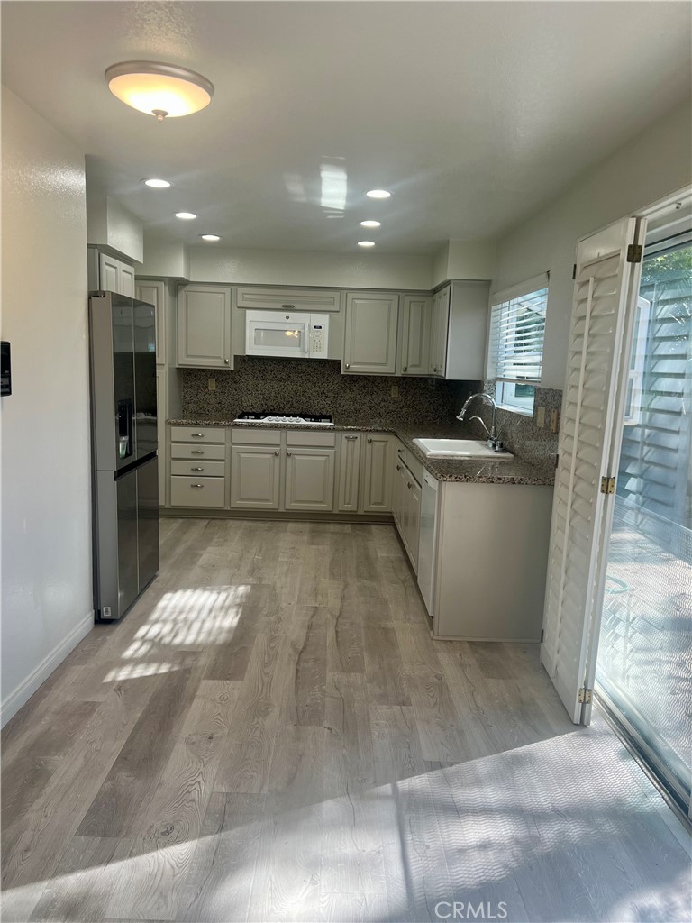 Oak Park (867) - Residential Lease