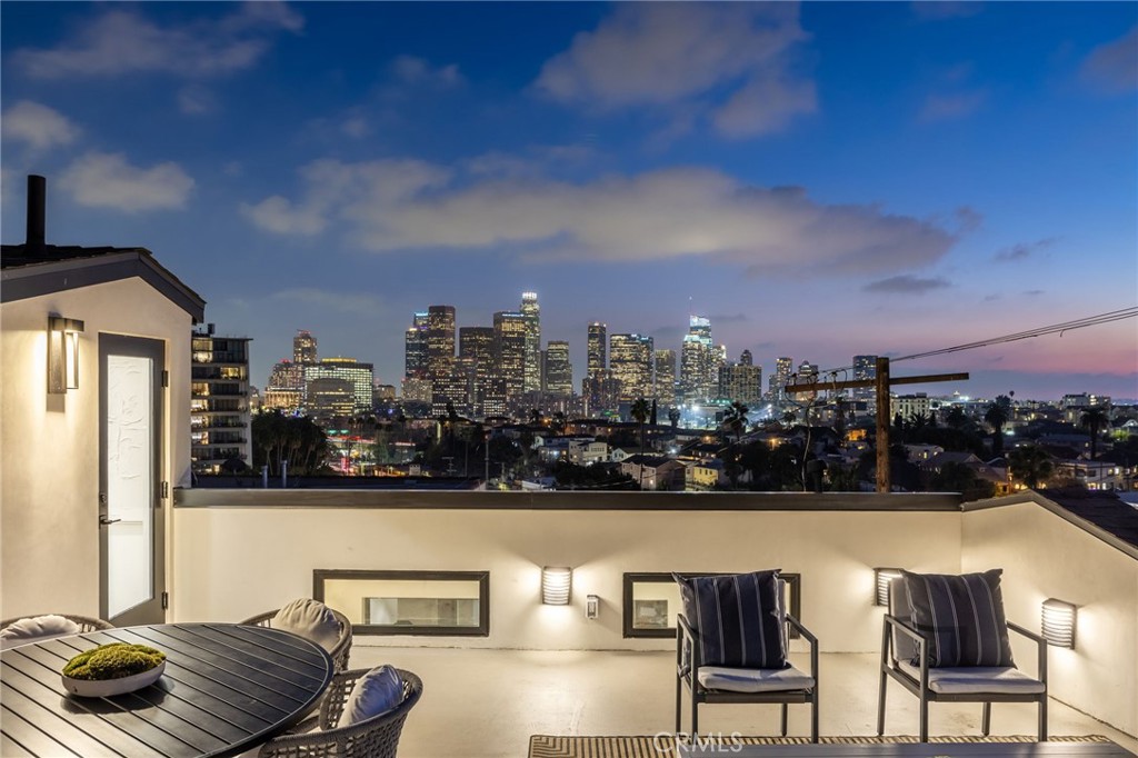 Properties 2 953 Everett Street