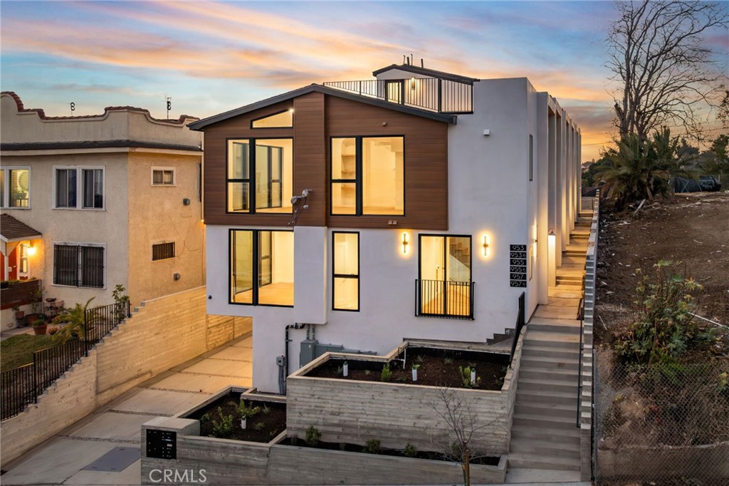 Properties 3 953 Everett Street