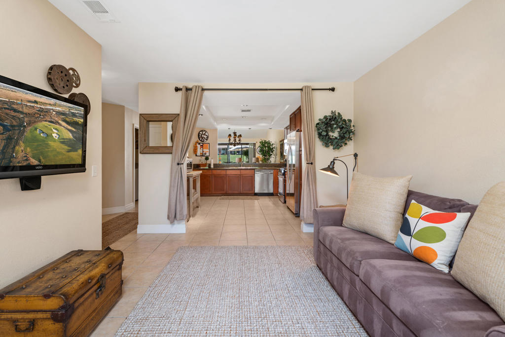 76237 Impatiens Circle