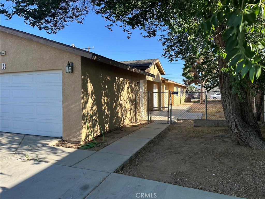 Charming 3-Bed, 2-Bath Duplex – Unit B (only)
Nestled in a friendly neighborhood in Hesperia’s 92345 zip code—a vibrant High Desert community.
Super easy access to Interstate?15, connecting you to Victorville, San Bernardino, and beyond—ideal for commuters.
Bedrooms: 3 spacious bedrooms on the main level, ideal for families or roommates.
Massive corner lot with a big yard—ideal for pets, BBQs, and outdoor fun.
Ample outdoor parking; car-dependent area.
Hesperia Unified School District, serving local elementary through high schools.
Nearby schools include Joshua Circle Elementary, Hesperia Junior High, and Hesperia High.
Close to parks, shopping, dining, and recreation like Hesperia Lake Park and the golf course.
**** NOTE only unit B is for RENT