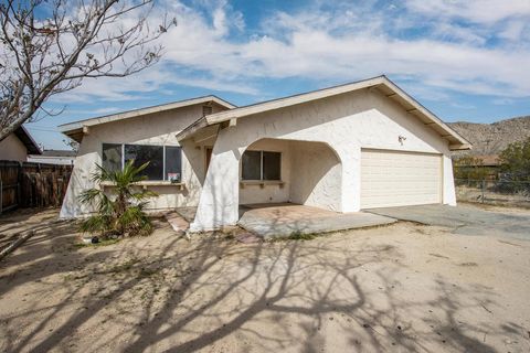 Photo of 7120 Cholla Avenue, Yucca Valley, CA 92284 (MLS # 219143806DA)