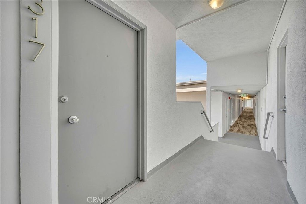Photo of 960 Larrabee St #317, West Hollywood, CA 90069 (MLS # SR25233346)