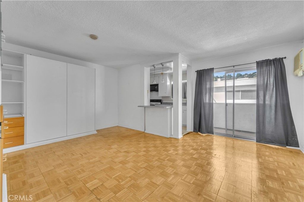 Photo of 960 Larrabee St #317, West Hollywood, CA 90069 (MLS # SR25233346)