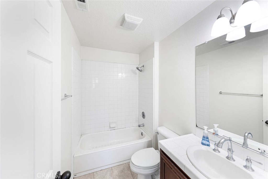Las Veredas (LASV) - Residential Lease