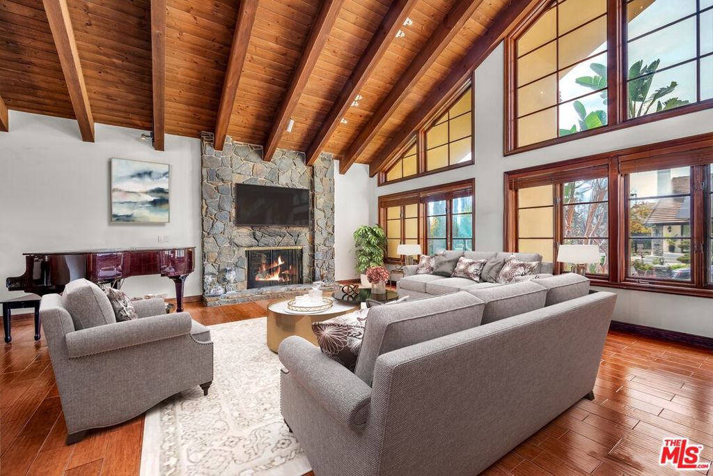 6024 Woodland View Drive