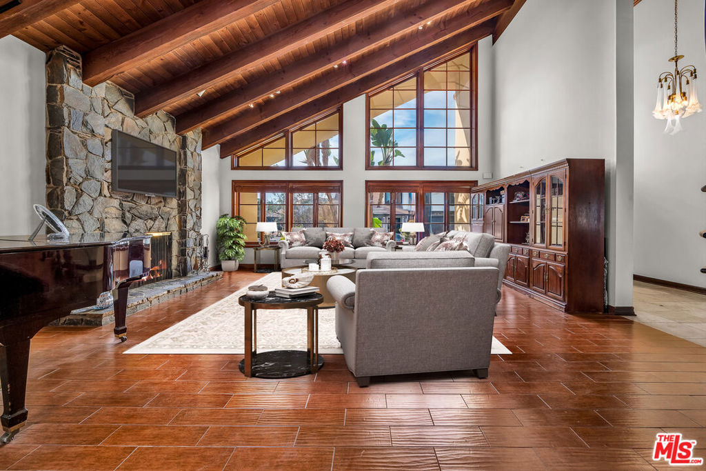 6024 Woodland View Drive