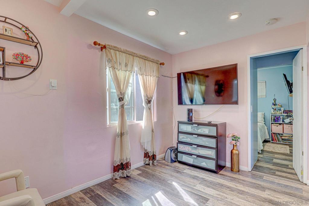 999 E Division St D20