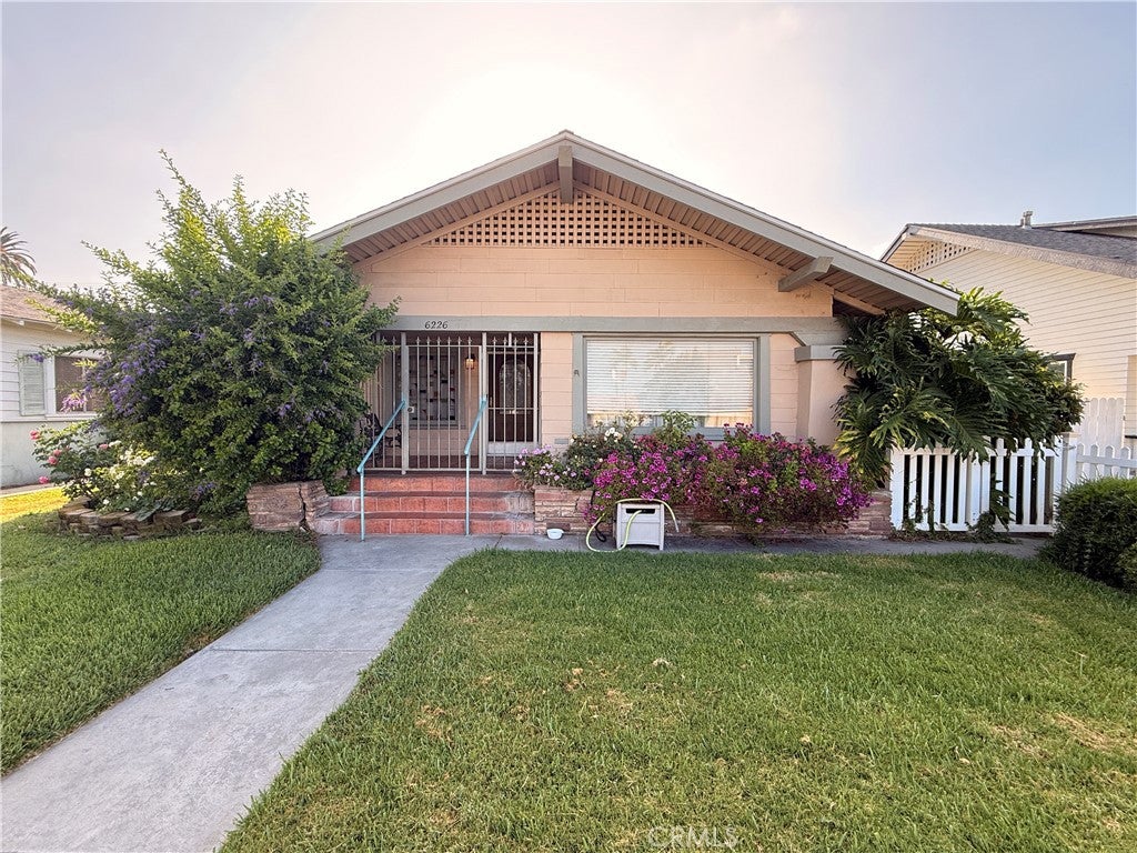 6226 Comstock