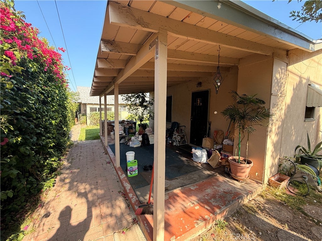 6226 Comstock
