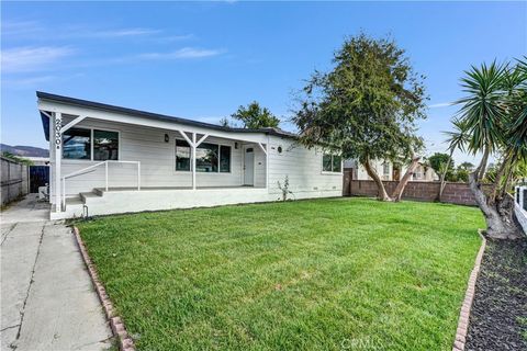 Photo of 2030 N Brighton St, Burbank, CA 91504 (MLS # CV25232502)