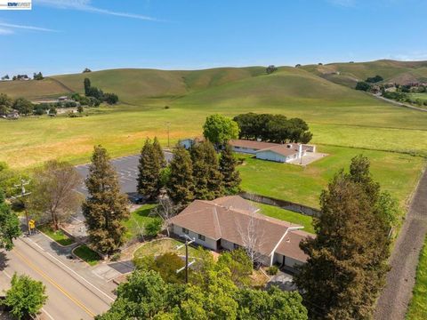 Photo of 6656 Alisal St St, Pleasanton, CA 94566 (MLS # 41130775)