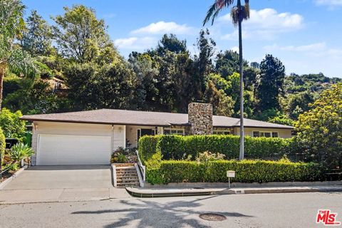 Photo of 1118 Roscomare Road, Los Angeles, CA 90077 (MLS # 26824123)