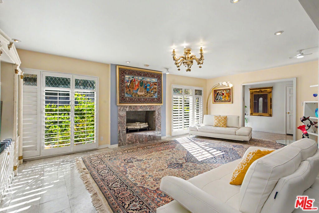 1118 Roscomare Road, Los Angeles CA 90077