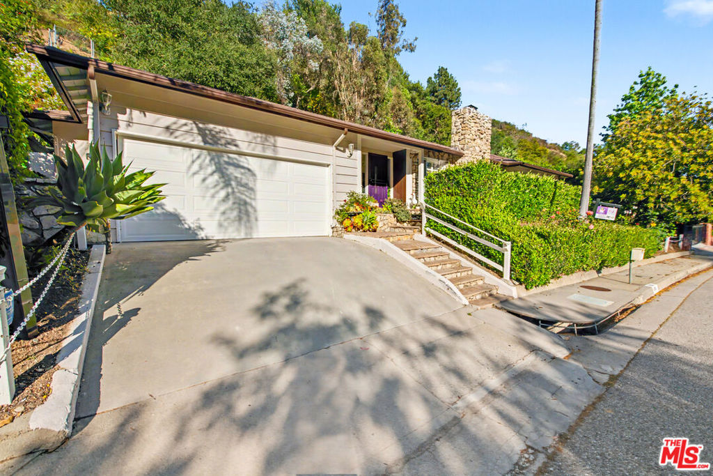 1118 Roscomare Road