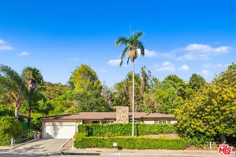 Photo of 1118 Roscomare Road, Los Angeles, CA 90077 (MLS # 26824123)