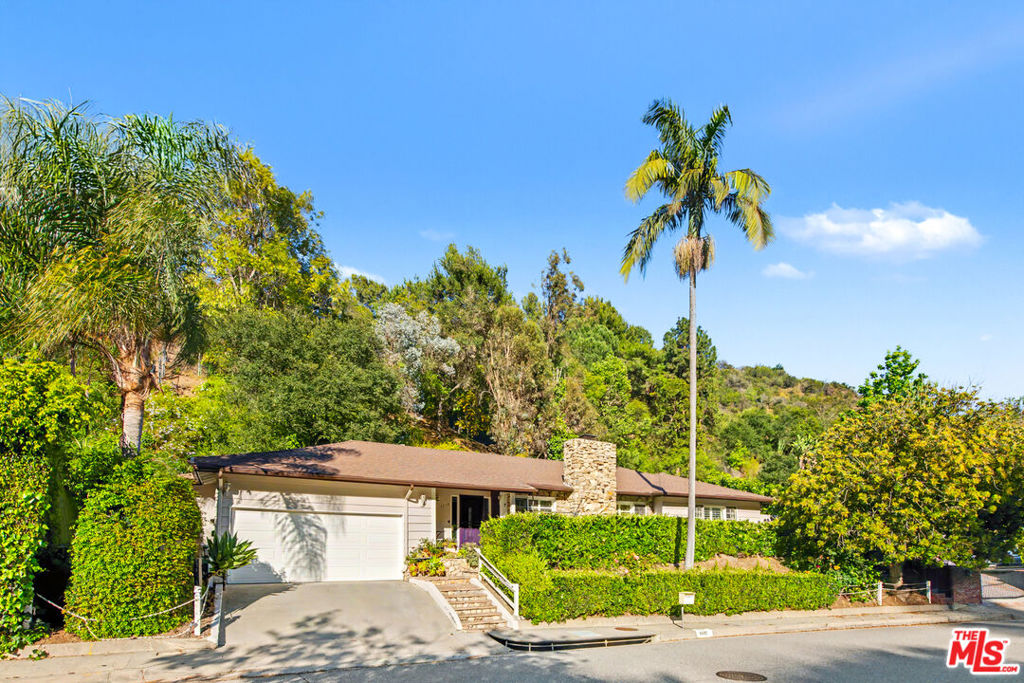 1118 Roscomare Road