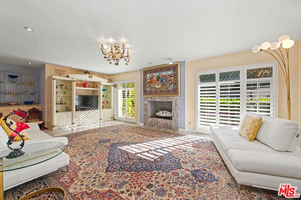 1118 Roscomare Road
