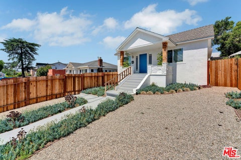 Photo of 1333 S Hudson Avenue #1333, Los Angeles, CA 90019 (MLS # 26858241)
