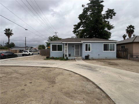 Photo of 501 W Latham Avenue, Hemet, CA 92543 (MLS # DW26221103)