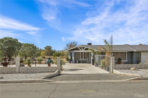 Photo of 13288 Choco RD, Apple Valley, CA 92308 (MLS # CV26202358)