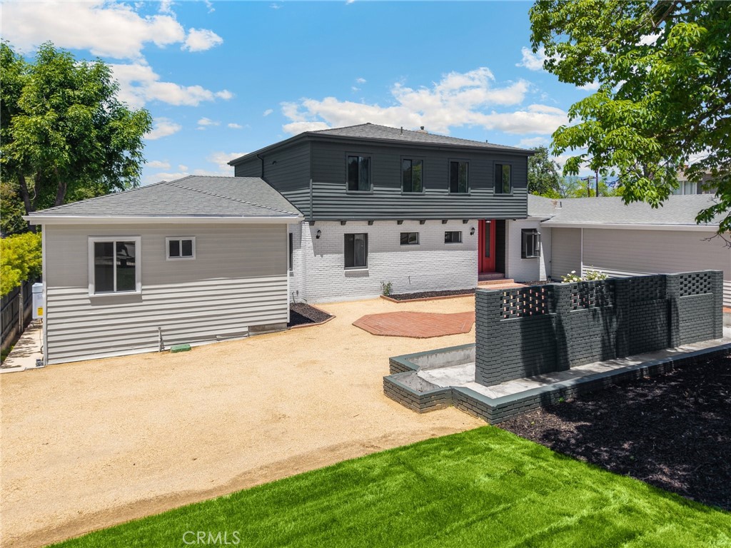 220 W Highland Avenue