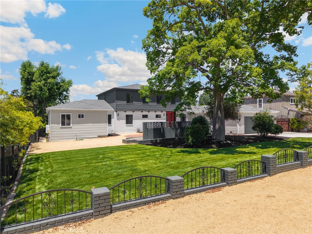 220 W Highland Avenue