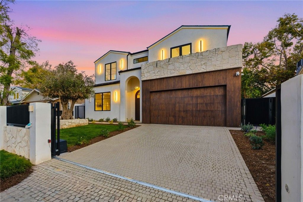 Photo of 16782 Otsego, Encino, CA 91436 (MLS # SR25258191)