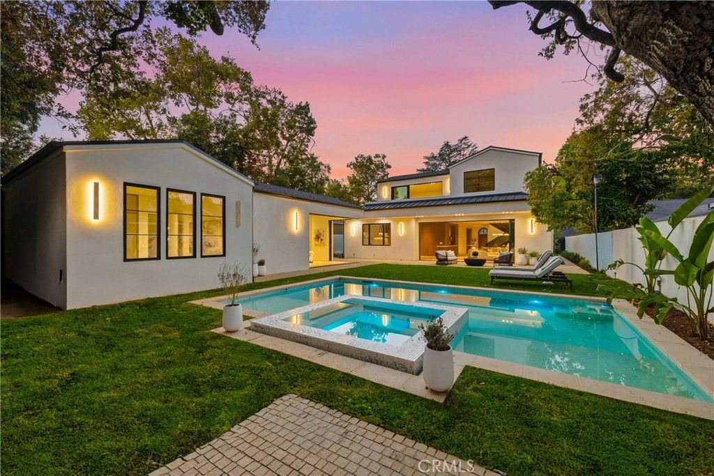 Photo of 16782 Otsego, Encino, CA 91436 (MLS # SR25258191)