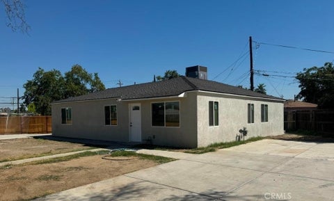 Photo of 336 T ST, Bakersfield, CA 93304 (MLS # DW26188535)