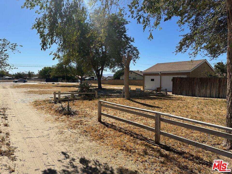 3235 E Avenue H10