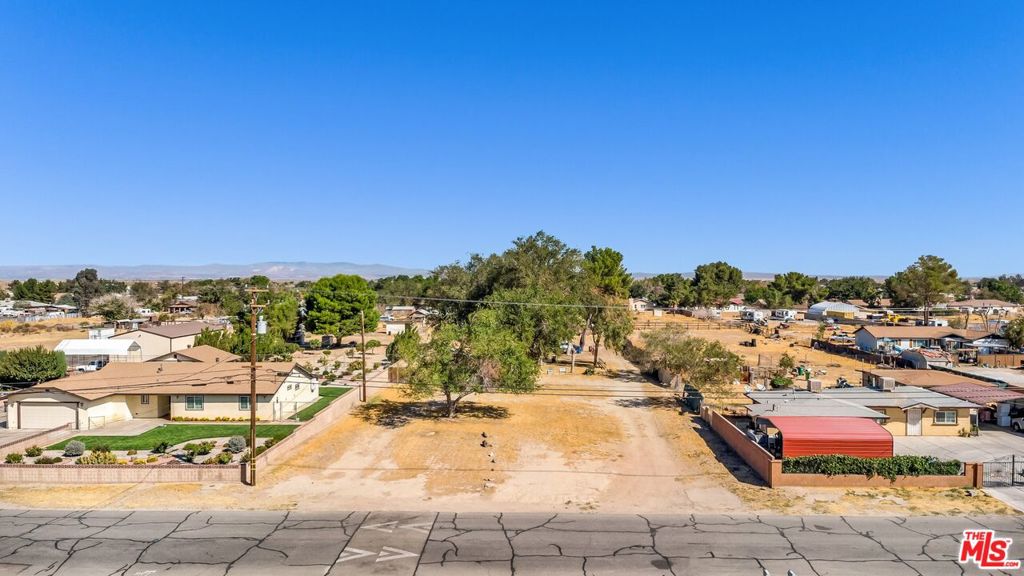 3235 E Avenue H10